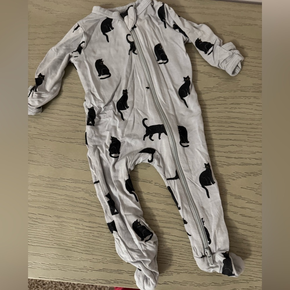 Kyte Baby Zipper Footie in black cat